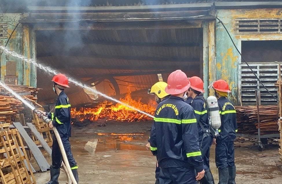 Chủ động phòng cháy: Lý do các công trình hiện đại chọn màn cuốn ngăn cháy